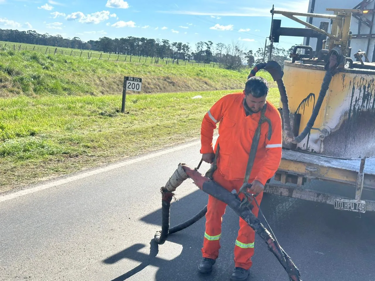 Cuadrilla FAMAVI trabajando en RN 226 Marcalba